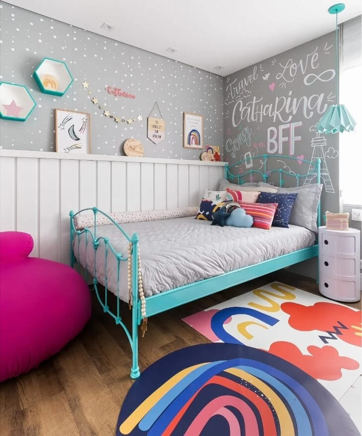 Quarto infantil com detalhes Azul Turquesa