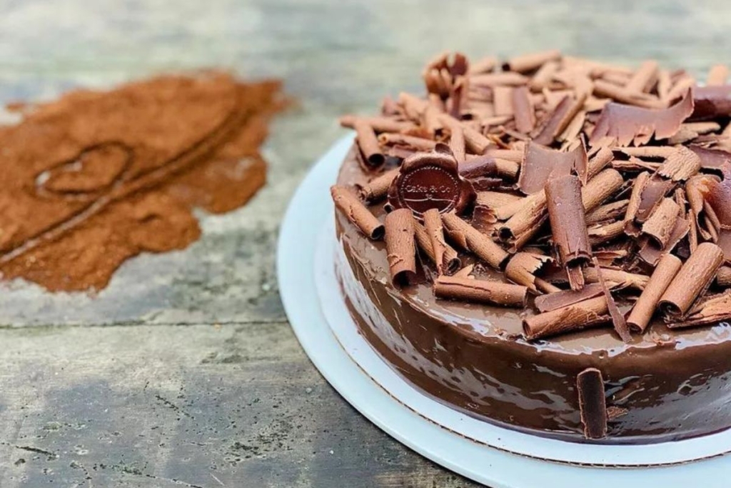 Bolo de Chocolate Fudge de chocolate amargo e caramelo