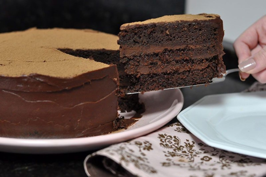 Bolo de Chocolate Rosetas e cheques de caramelo