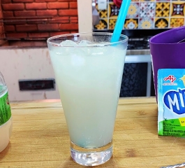 Como Fazer o Delicioso Drink Chevette com Corote de Limão e Suco de Baunilha