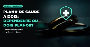 Duas alianças escuras com reflexos dourados sobre uma superfície preta, sob um escudo verde-água brilhante com uma cruz branca, com o texto PLANO DE SAÚDE A DOIS: DEPENDENTE OU DOIS PLANOS?