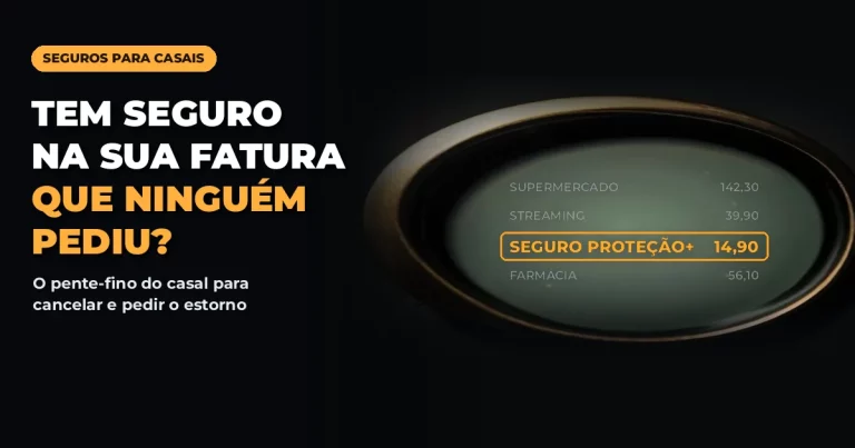 Lupa dourada sobre fundo escuro destacando em laranja brilhante a linha SEGURO PROTEÇÃO+ numa fatura de cartão, com o texto TEM SEGURO NA SUA FATURA QUE NINGUÉM PEDIU?