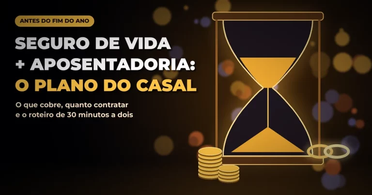 Ampulheta dourada iluminada com areia escorrendo, pilhas de moedas e duas alianças entrelaçadas em fundo escuro de alto contraste, com o texto SEGURO DE VIDA MAIS APOSENTADORIA: O PLANO DO CASAL